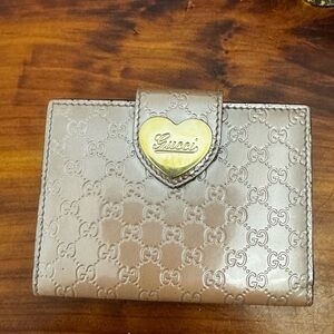 Gucci pink wallet